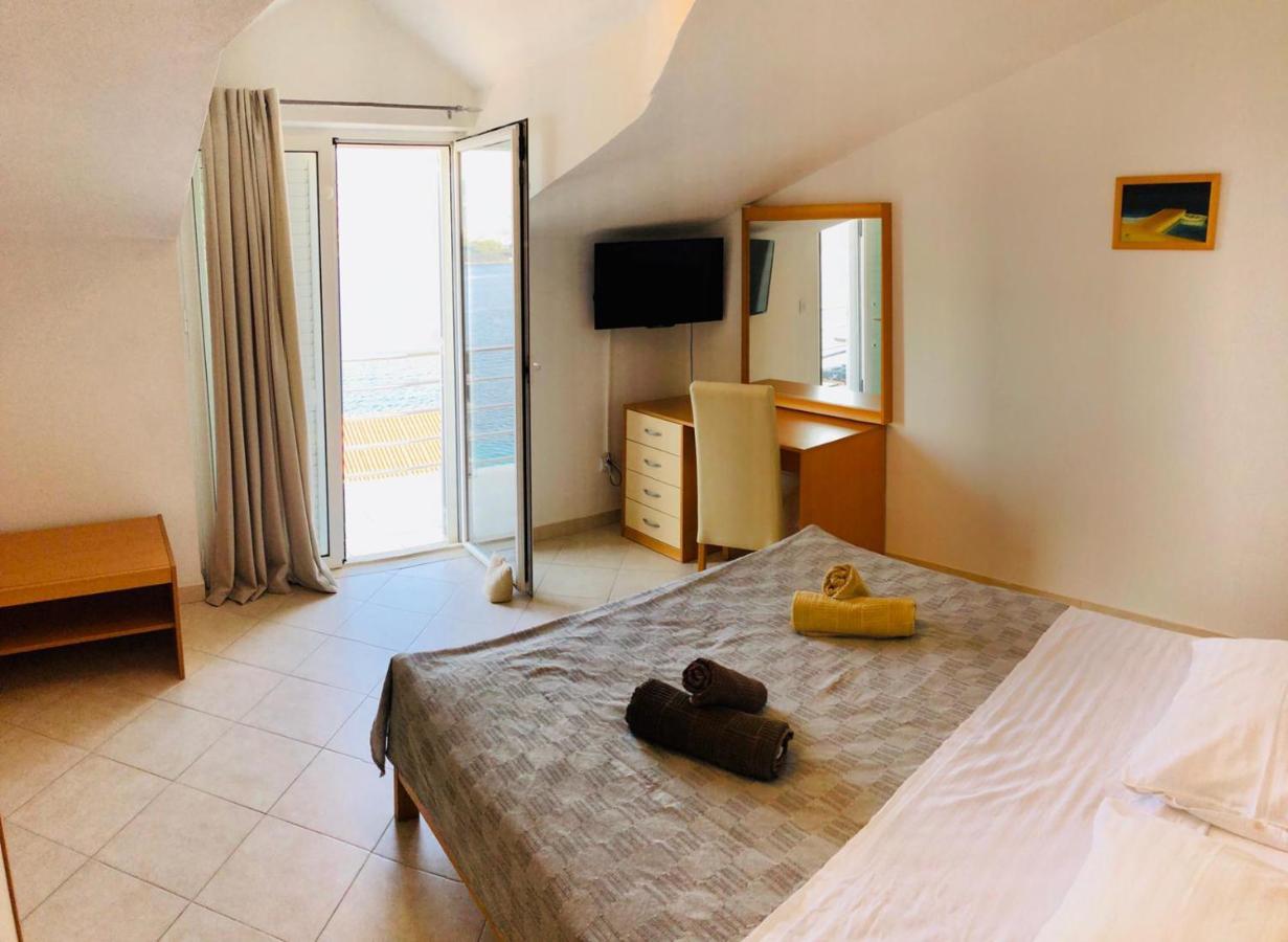 Apartments Mare Kneza Luaran gambar